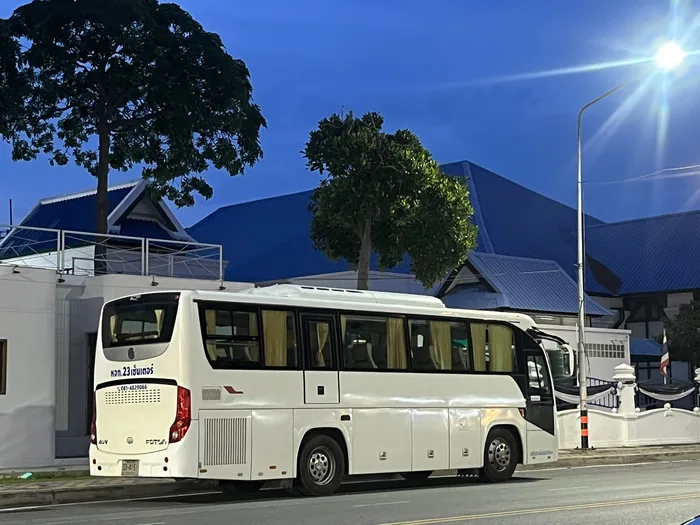 รถบัสรอรับคณะตอนกลางคืน