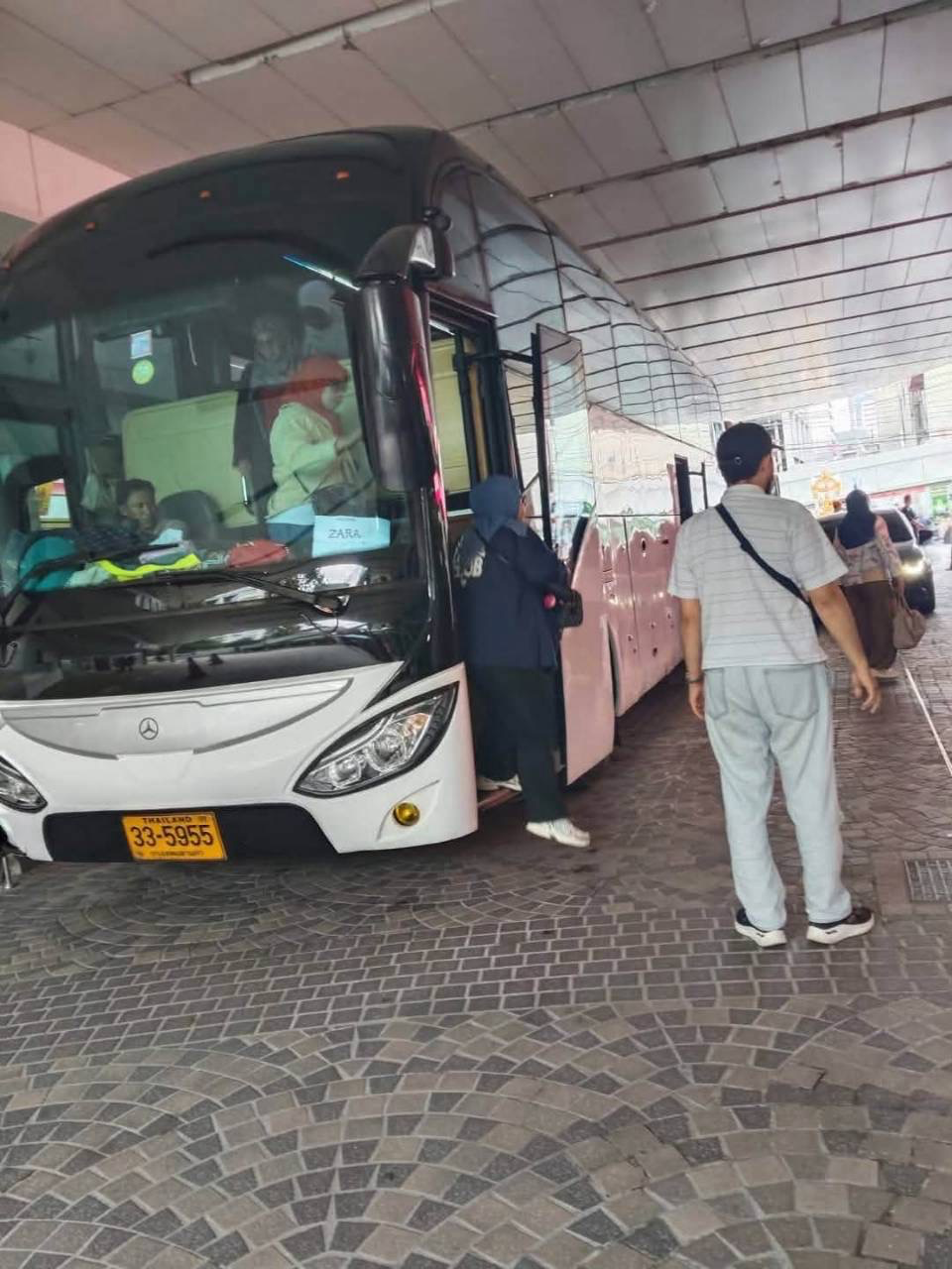 บริการรถบัสปรับอากาศนำเที่ยว